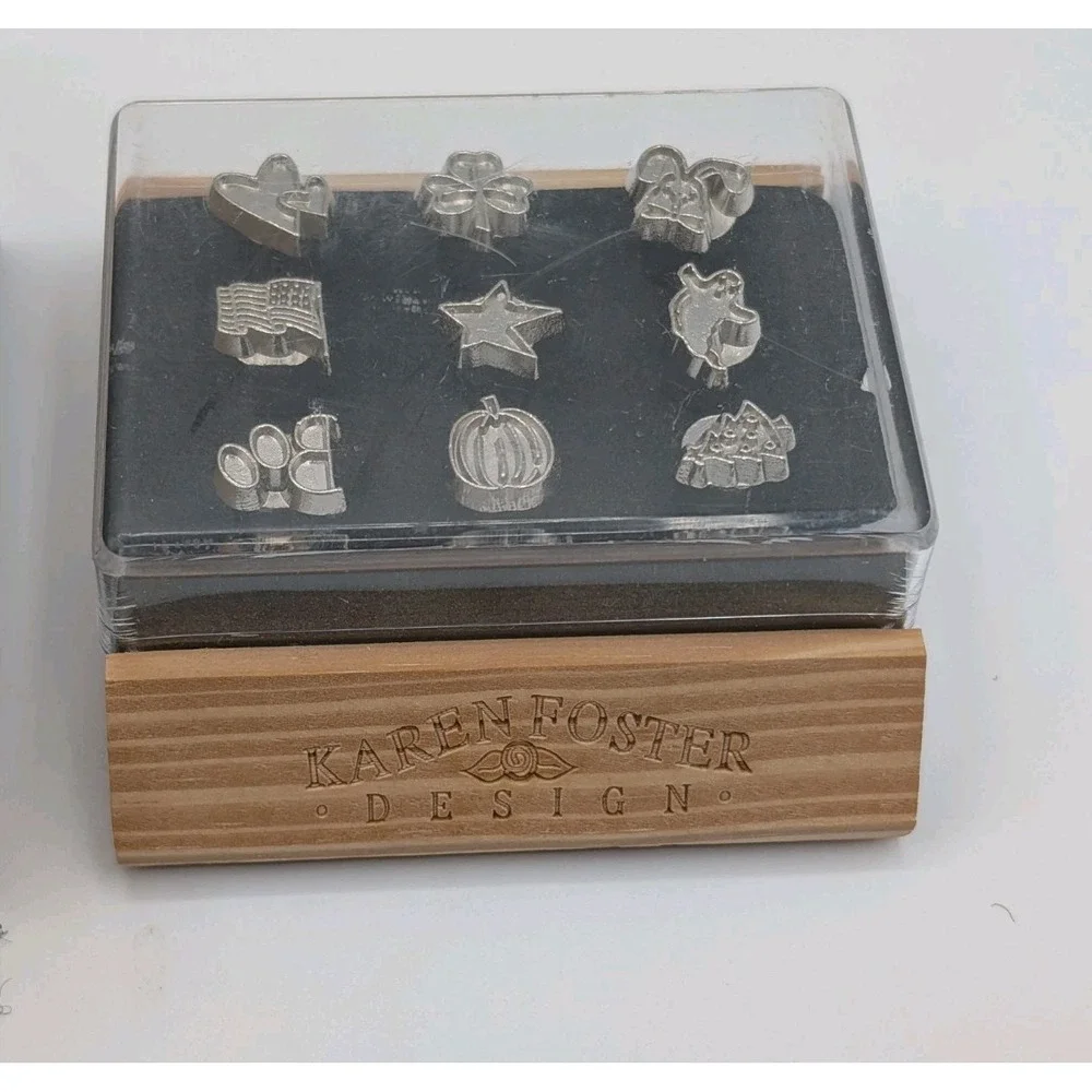 Karen Foster Clikit Multi Spring Action Tool & Themed Embossed Holiday Set